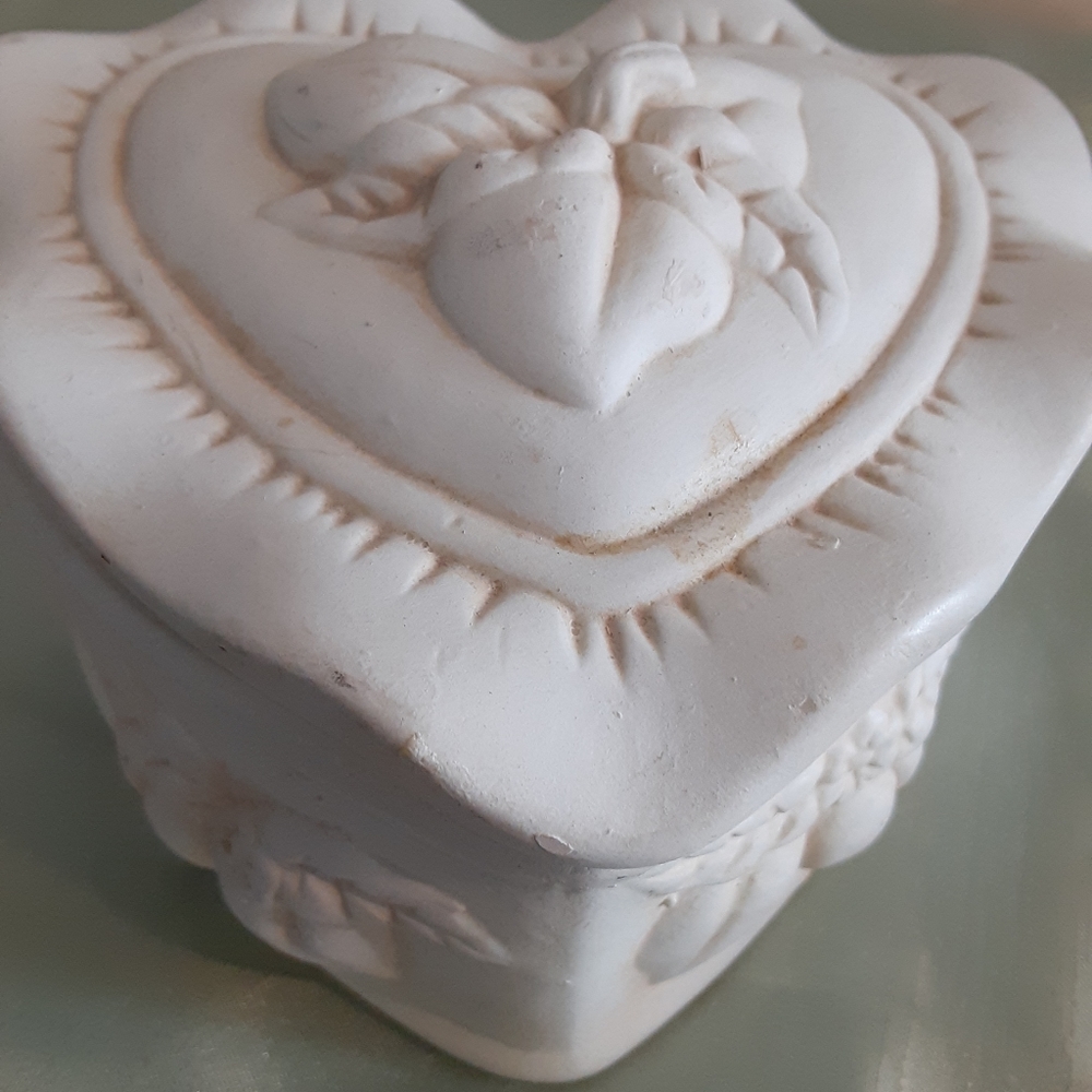 White porcelain trinket box